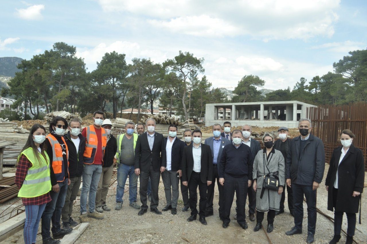 Ak Parti İ̇l Yönetimi Hastane İnşaatında İncelemelerde Bulundu