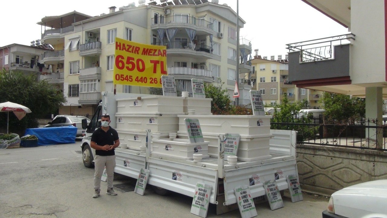 İ̇nsanlar Evde Kalınca Mezarcılar Vatandaşın Ayağına Gitti