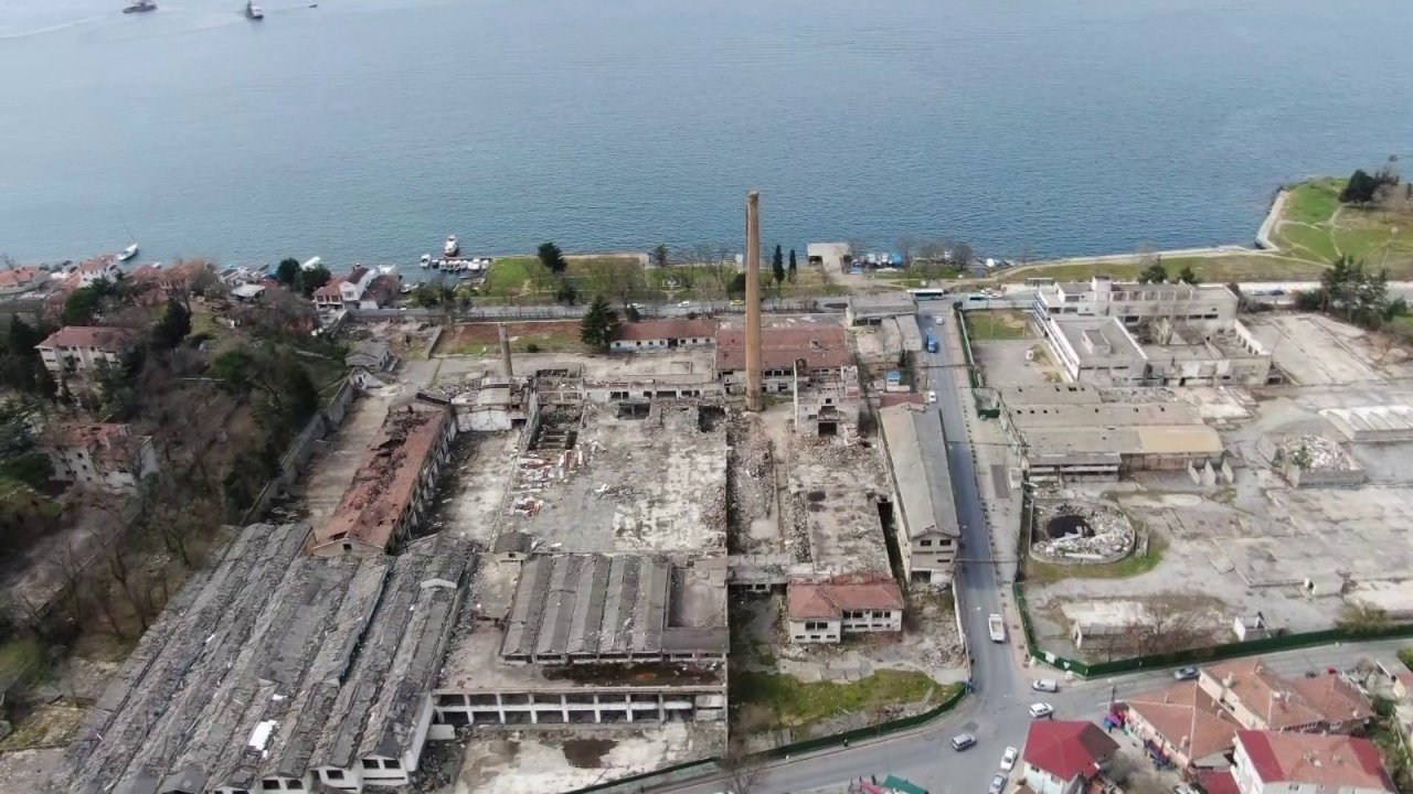 Beykoz’un Sembolik Değerlerinden Paşabahçe Cam Fabrikasının Son Hali Havadan Görüntülendi