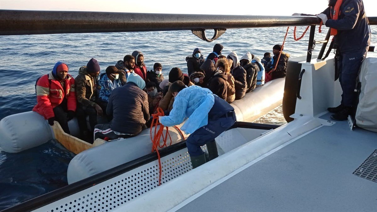 Ayvalık’ta 36 Mülteci Kurtarıldı