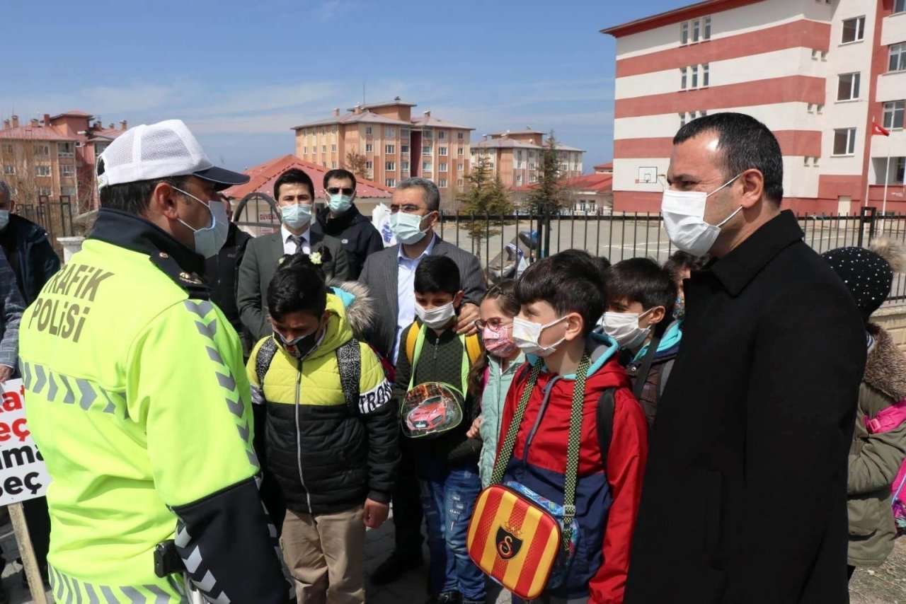 Edremit’te ‘kırmızı Çizgimizi Çekiyoruz’ Uygulaması