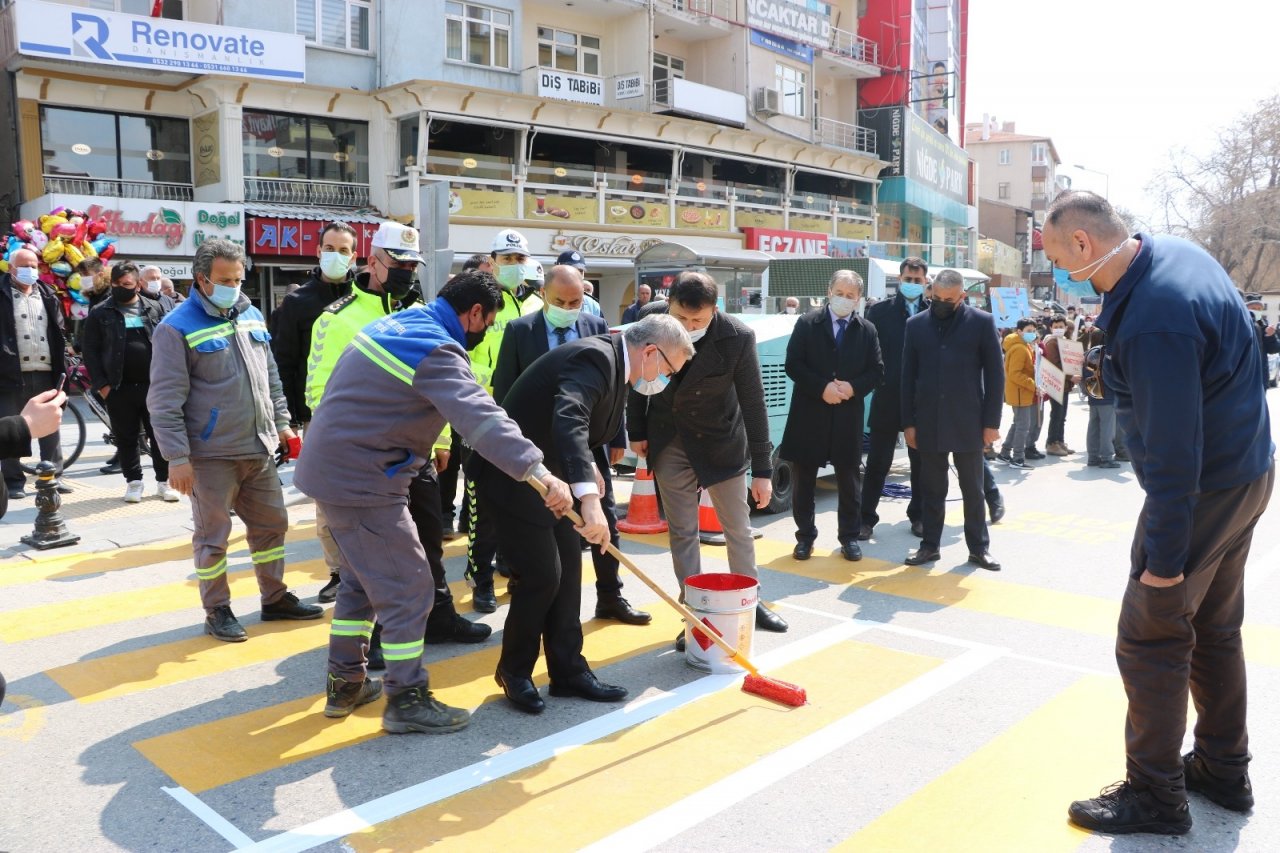 Niğde Valisi Yılmaz Şimşek, Yayalar İçin Kırmızı Çizgiyi Çizdi