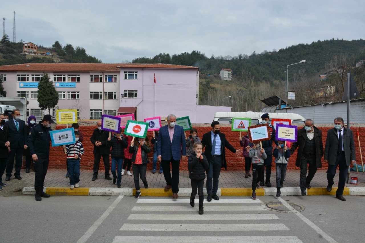 Yenice’de Yaya Geçitlerinde Kırmızı Çizgi Dönemi Başladı