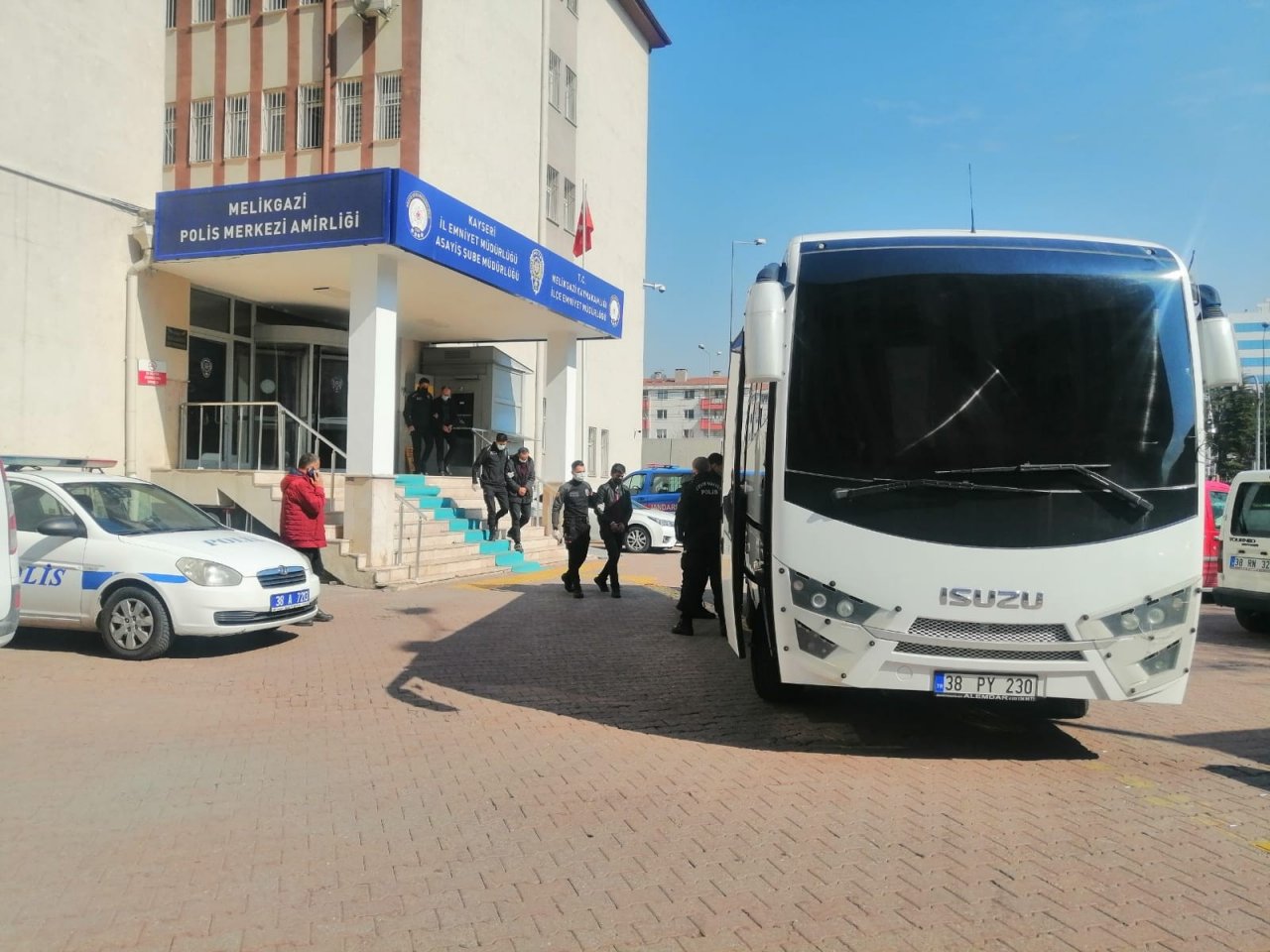 Aranan Şahıslara 89 Polis İle Operasyon: 15 Gözaltı