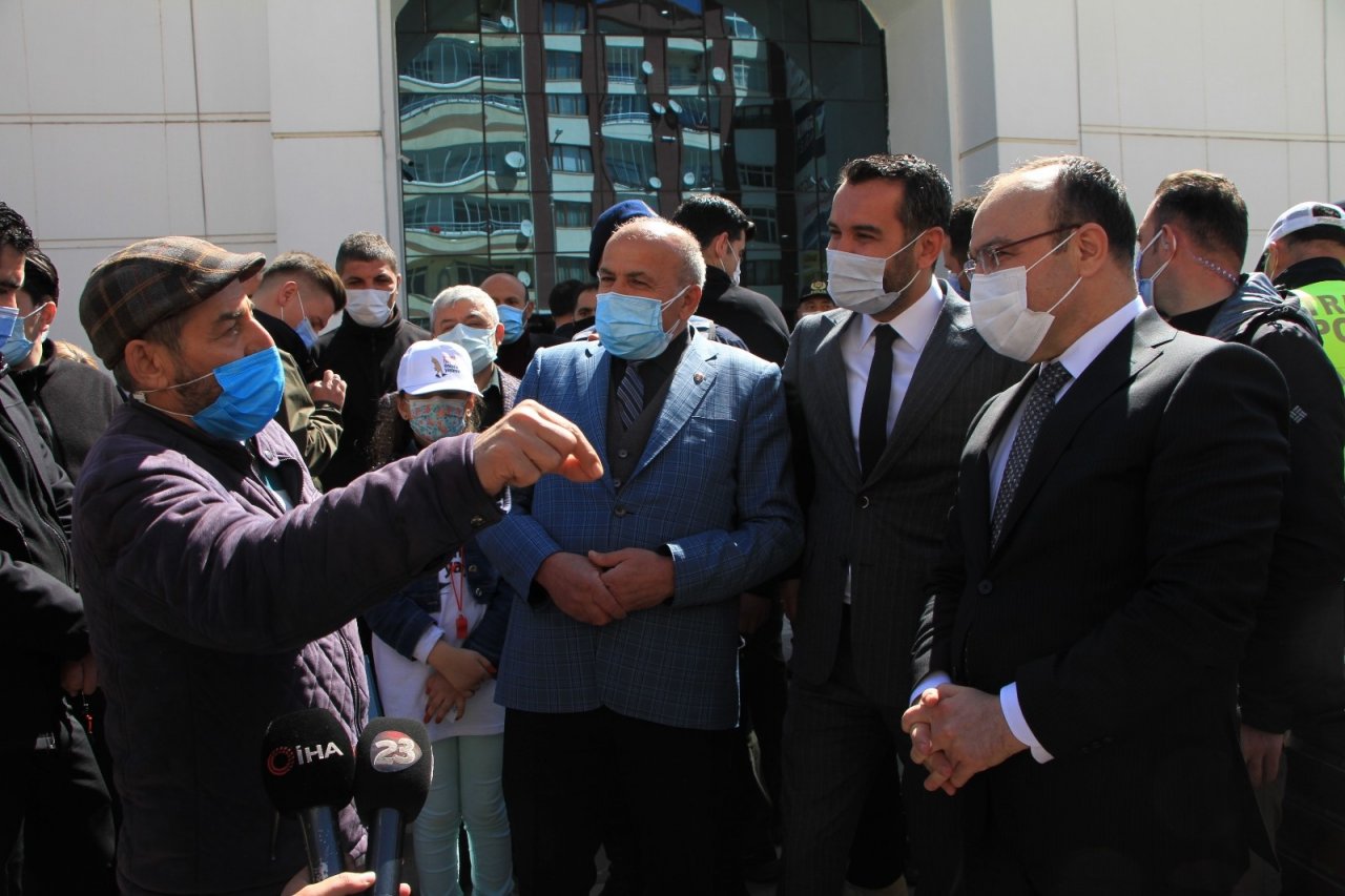 Elazığ’da Vatandaşın Protokolle Diyaloğu Herkese Kahkaha Attırdı