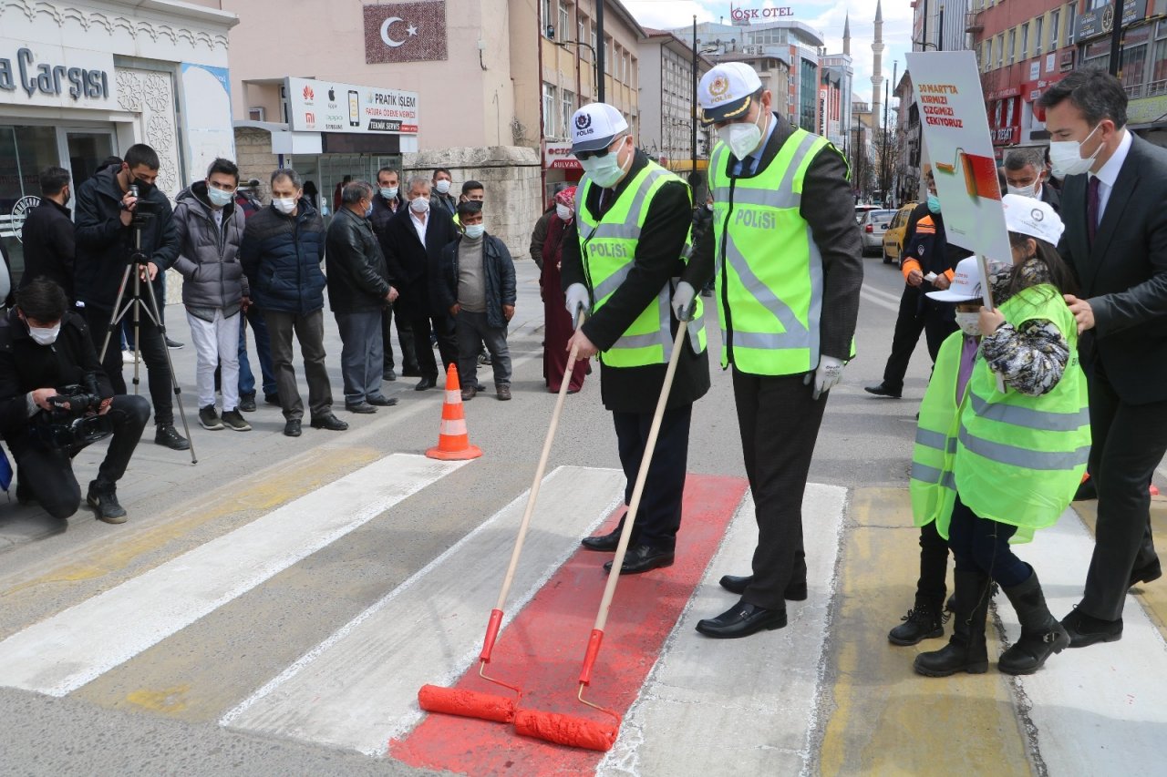 Sivas’ta Yaya Geçitlerine Kırmızı Çizgiler Çekildi