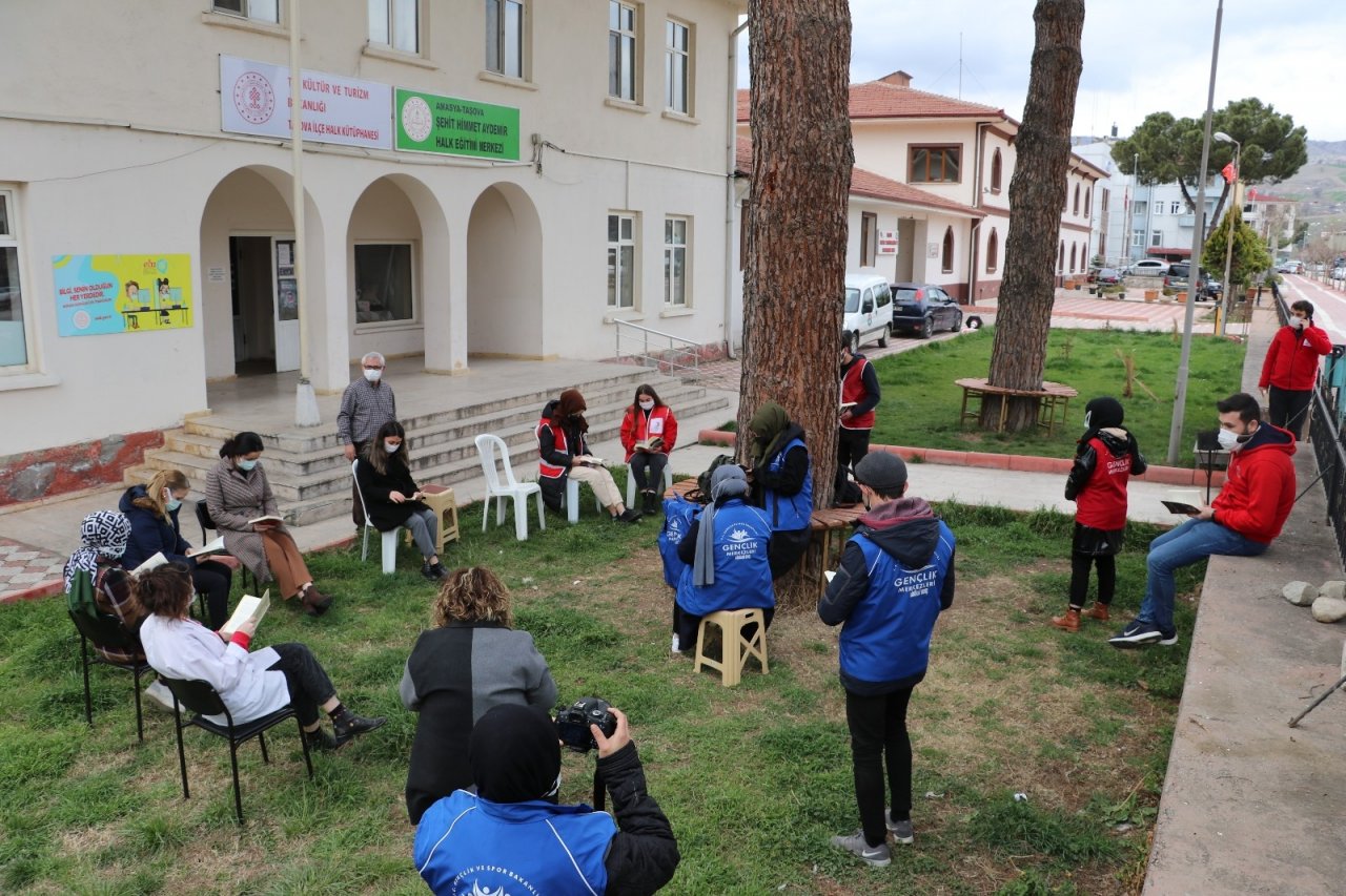 Taşova’da Farkındalık İçin 15 Dakika Kitap Okudular
