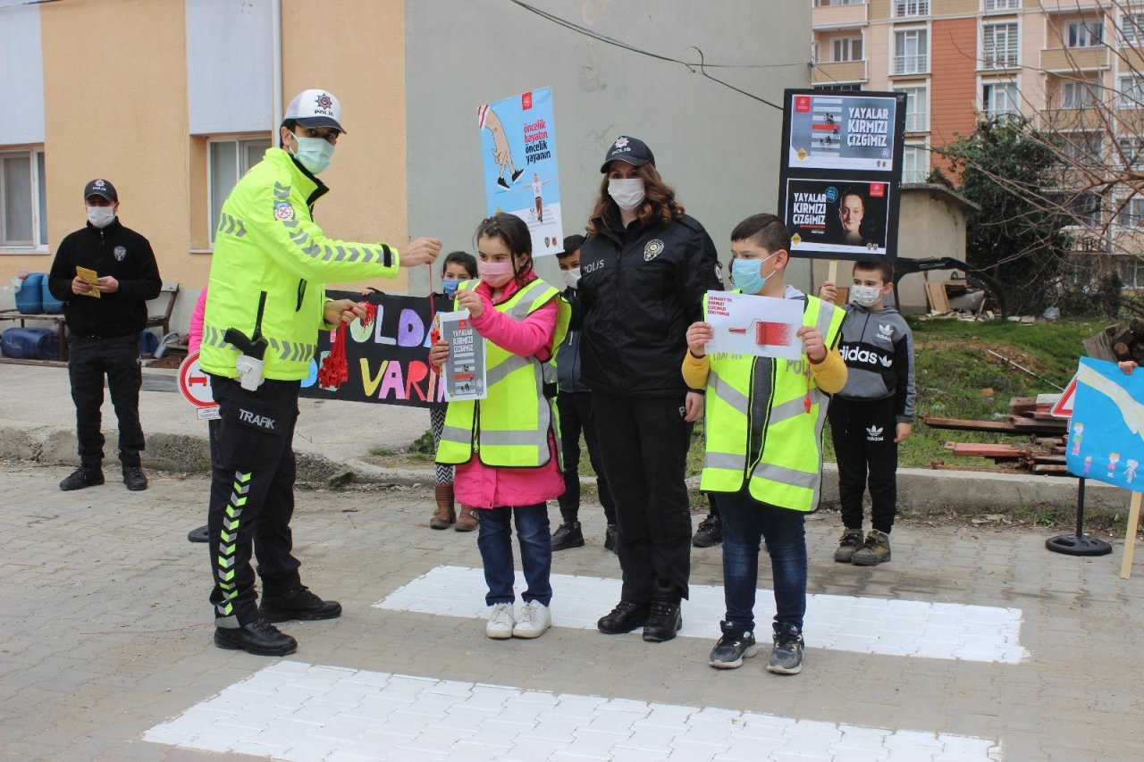 Türkeli’de Yaya Geçitlerine ’kırmızı Çizgi’ Uygulaması