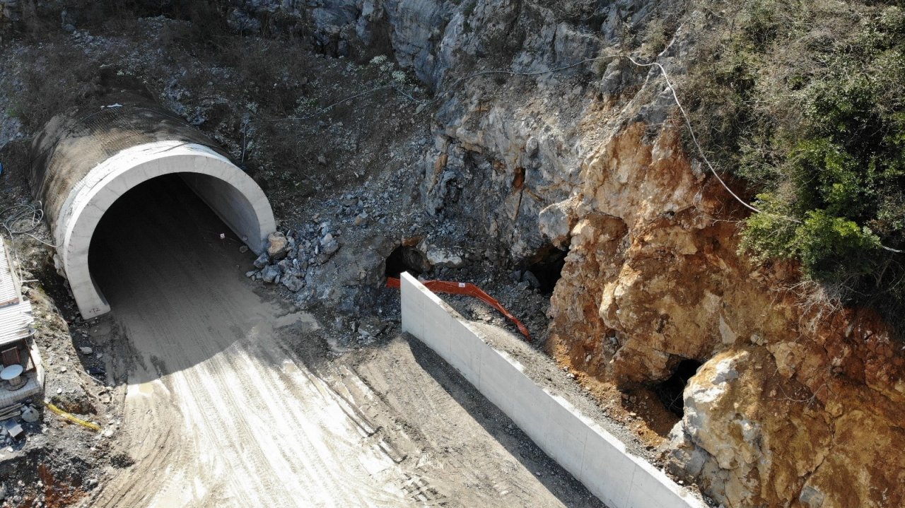 Tünel İnşaatında Binlerce Yıllık Mağara Ortaya Çıktı
