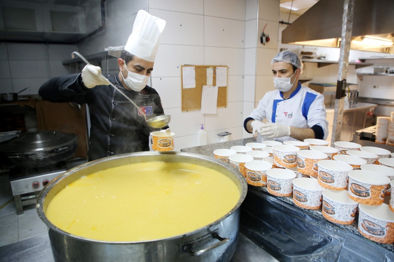 Atakum’dan 8 Bin 854 Kişiye Sıcak Yemek Desteği