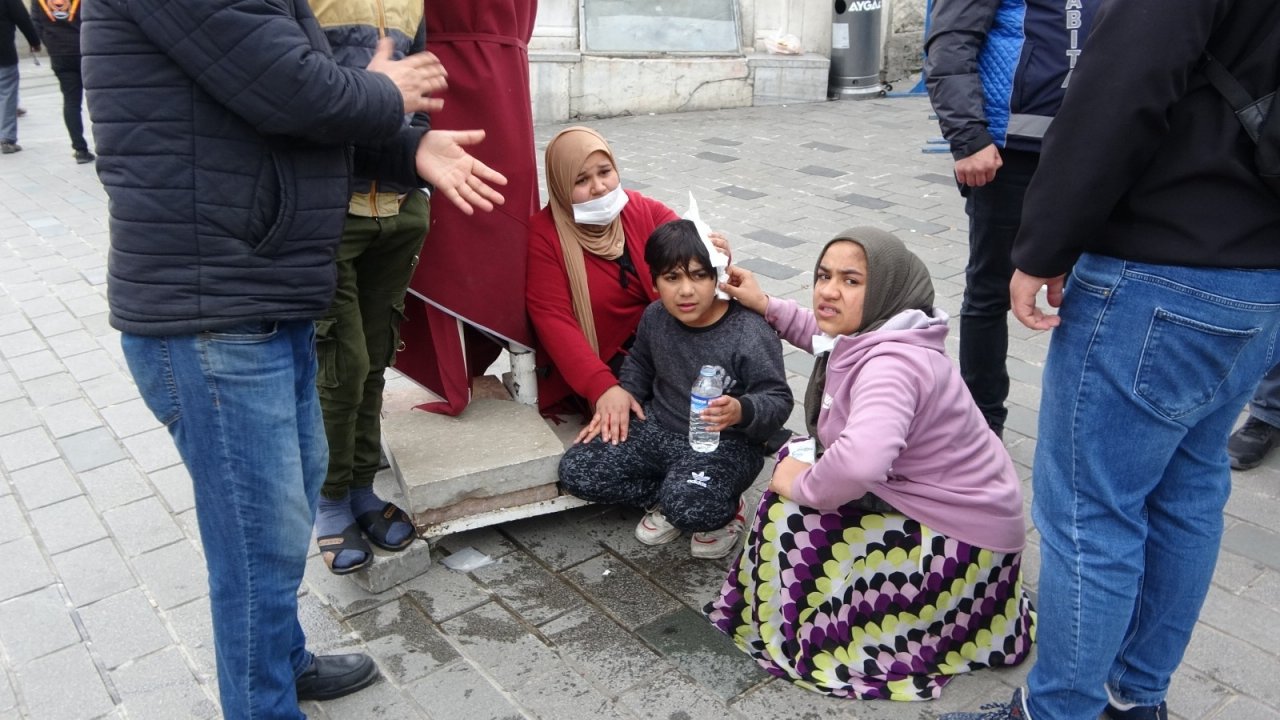 İ̇stiklal Caddesi’nde Çocuğa Köpek Saldırdı