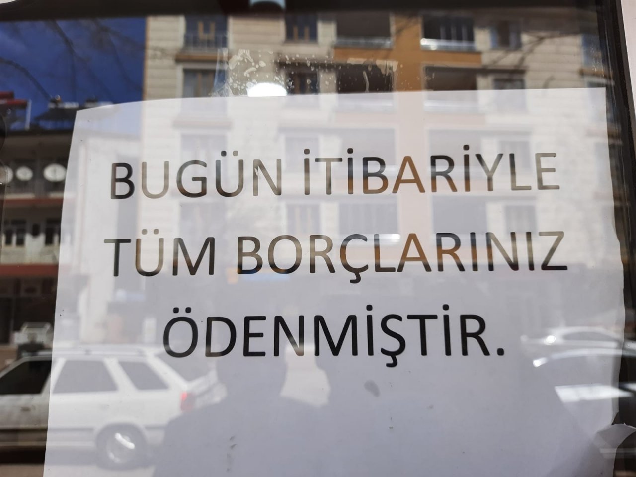 Gizemli Hayırsever Bakkal Bakkal Gezip, Veresiye Defterlerindeki Borçları Ödedi