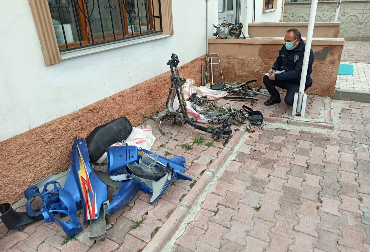 Çaldıkları Motosikleti Parçalayan 2 Kişi Suçüstü Yakalandı