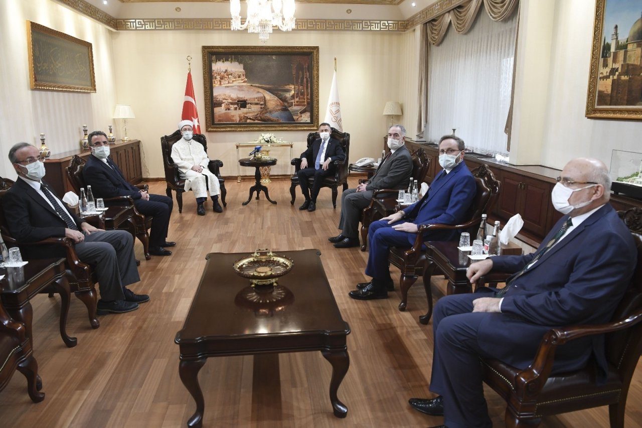 Cumhurbaşkanı Yardımcısı Oktay’dan Diyanet İ̇şleri Başkanı Erbaş’a Geçmiş Olsun Ziyareti