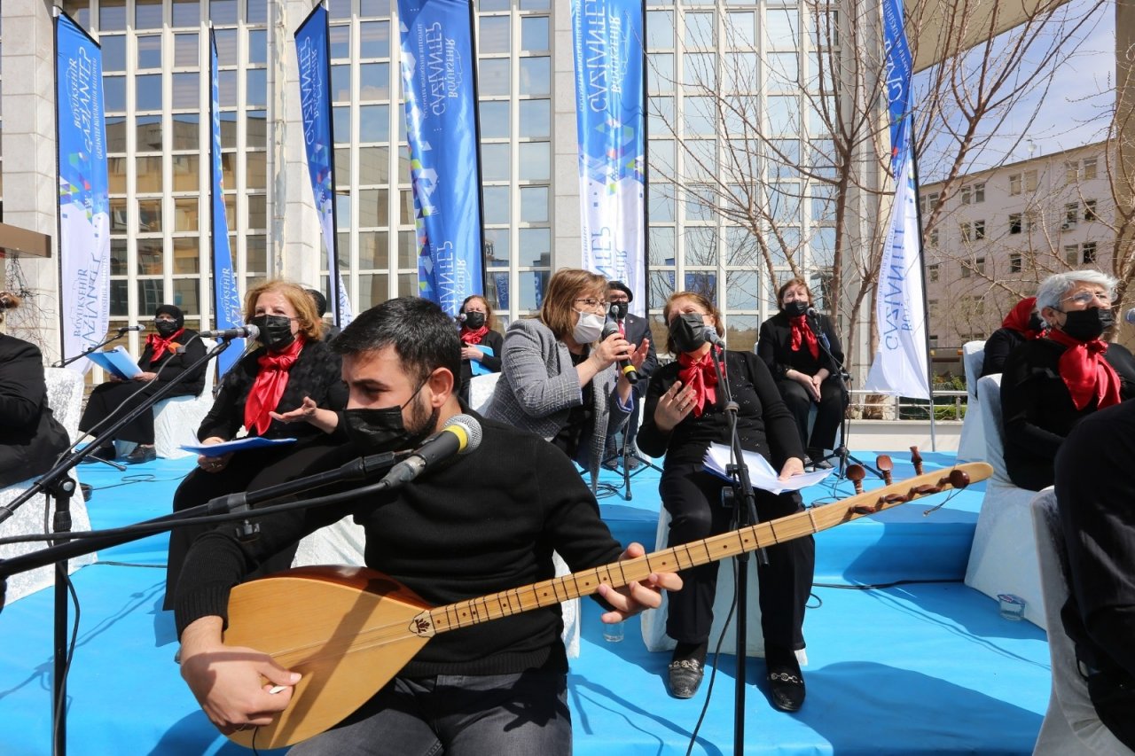 Açık Hava Konserinde Başkan Fatma Şahin Türkü Söyledi