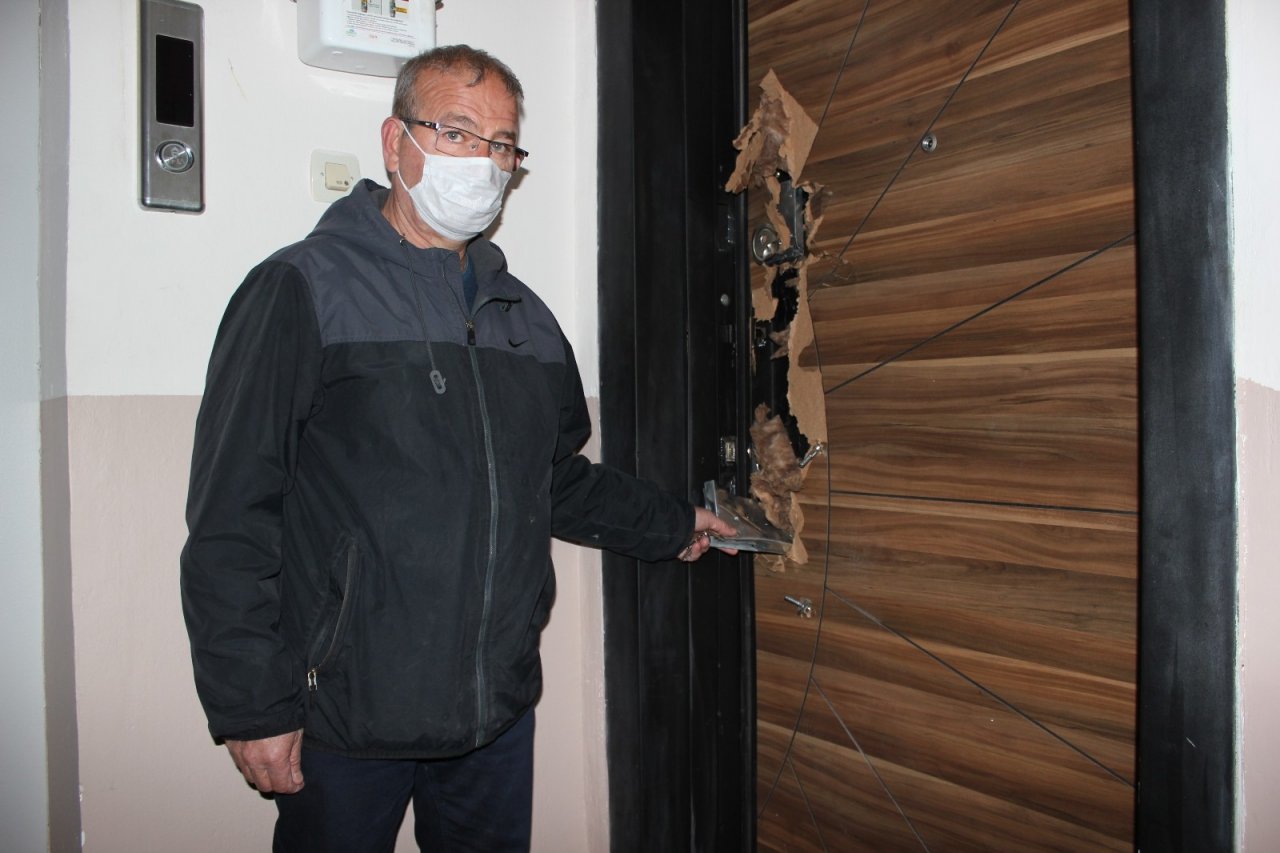 Depremzedelerin Giremediği Evlerde Hırsızlar Cirit Atıyor