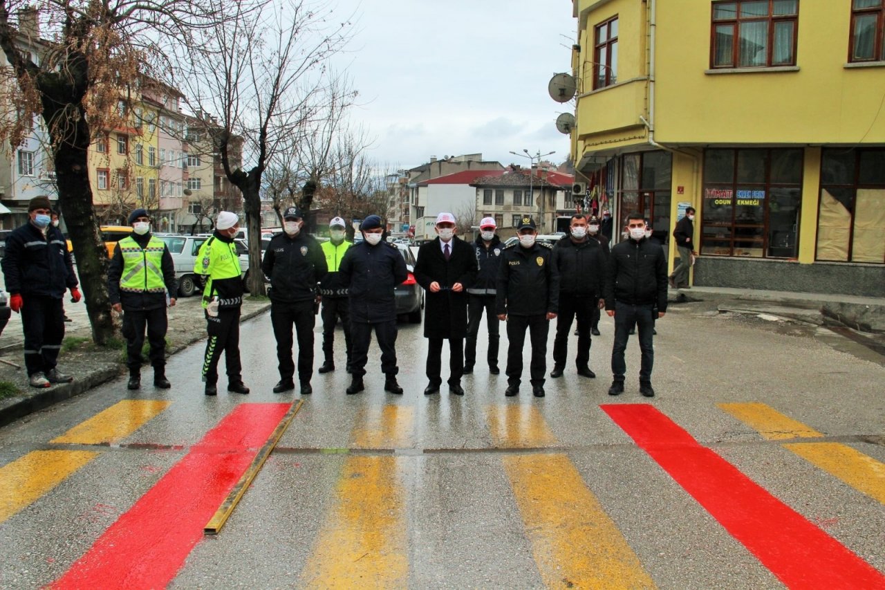 Tosya’da Okul Geçidine Kırmızı Çizgi