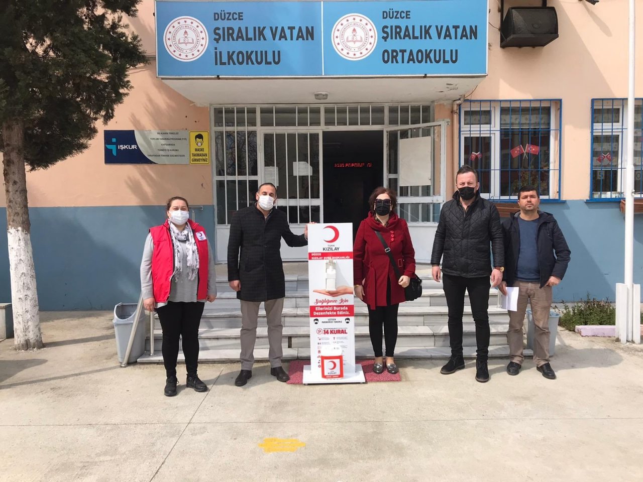 Kızılay’dan Okullara Dezenfektan Standı