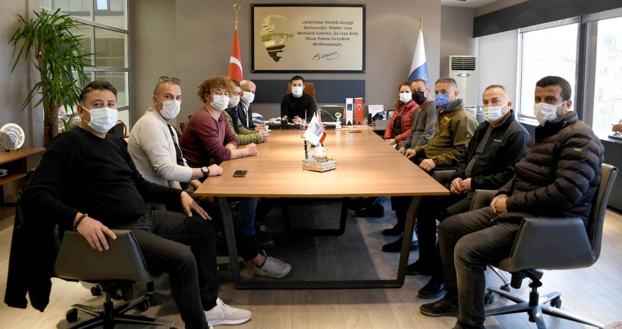 Kuşadası’nda Esnaf Derneği Üyeleri Başkan Günel İle Görüştü
