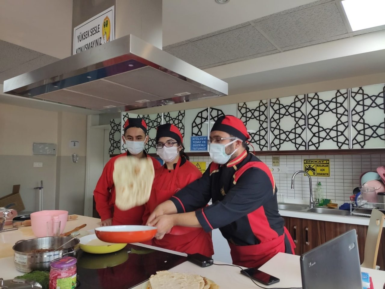 Özel Eller Etwinning Projesi İle Kayseri Yağlaması Yapmayı Öğrendi