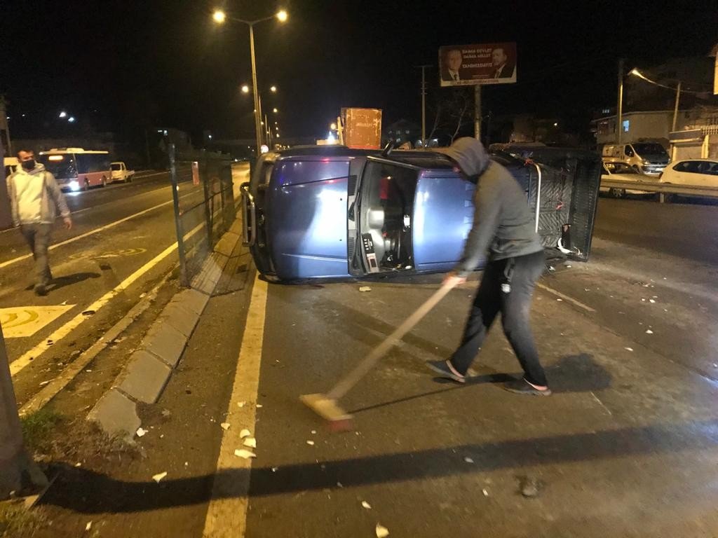 D100’de Pikap İle Otomobil Çarpıştı: 1 Hafif Yaralı