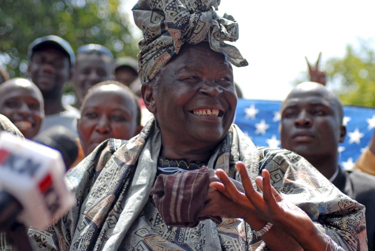 Чернокожая бабушка. Хуссейн Оньянго Обама. Африканская бабушка. Бабушка в Африке.
