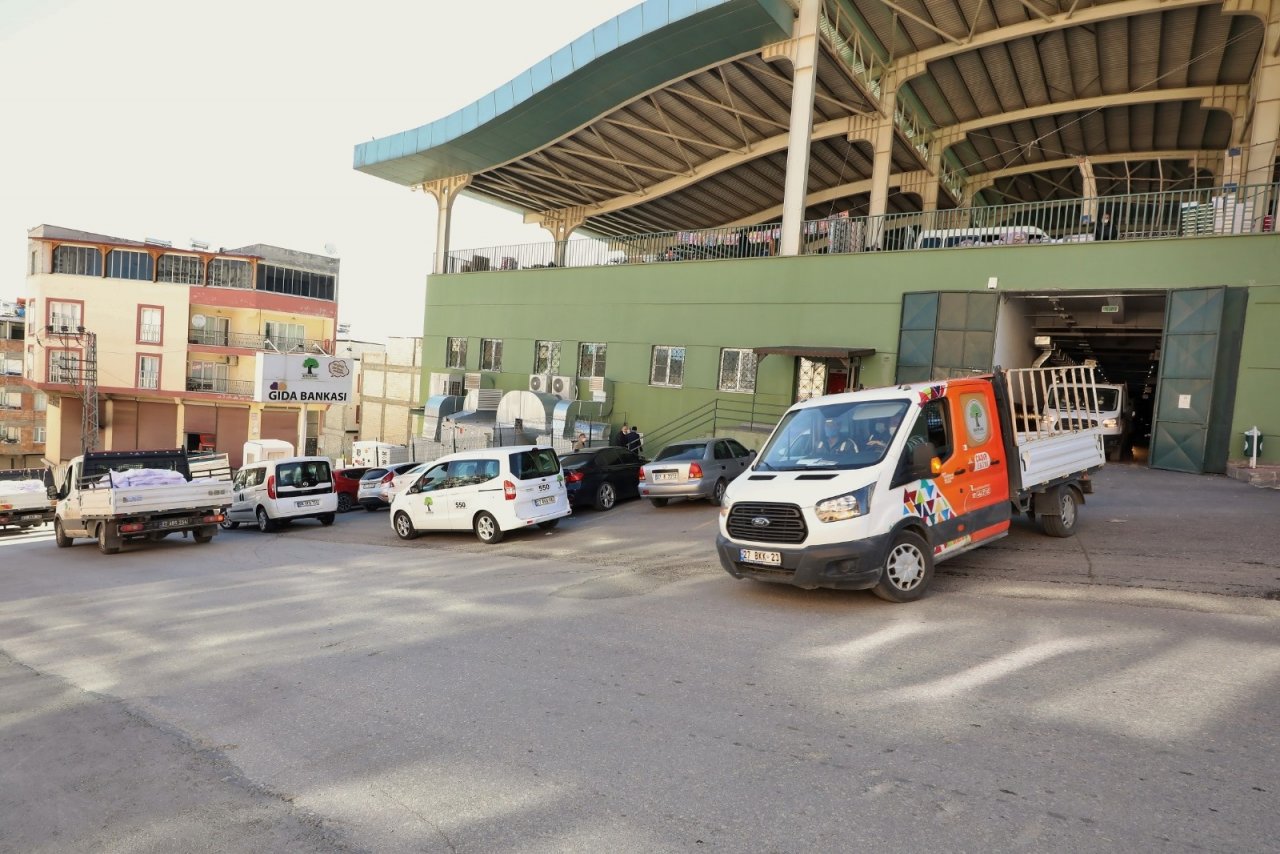 Şehitkamil’de Binlerce Aileye Gıda Paketi Destüeği