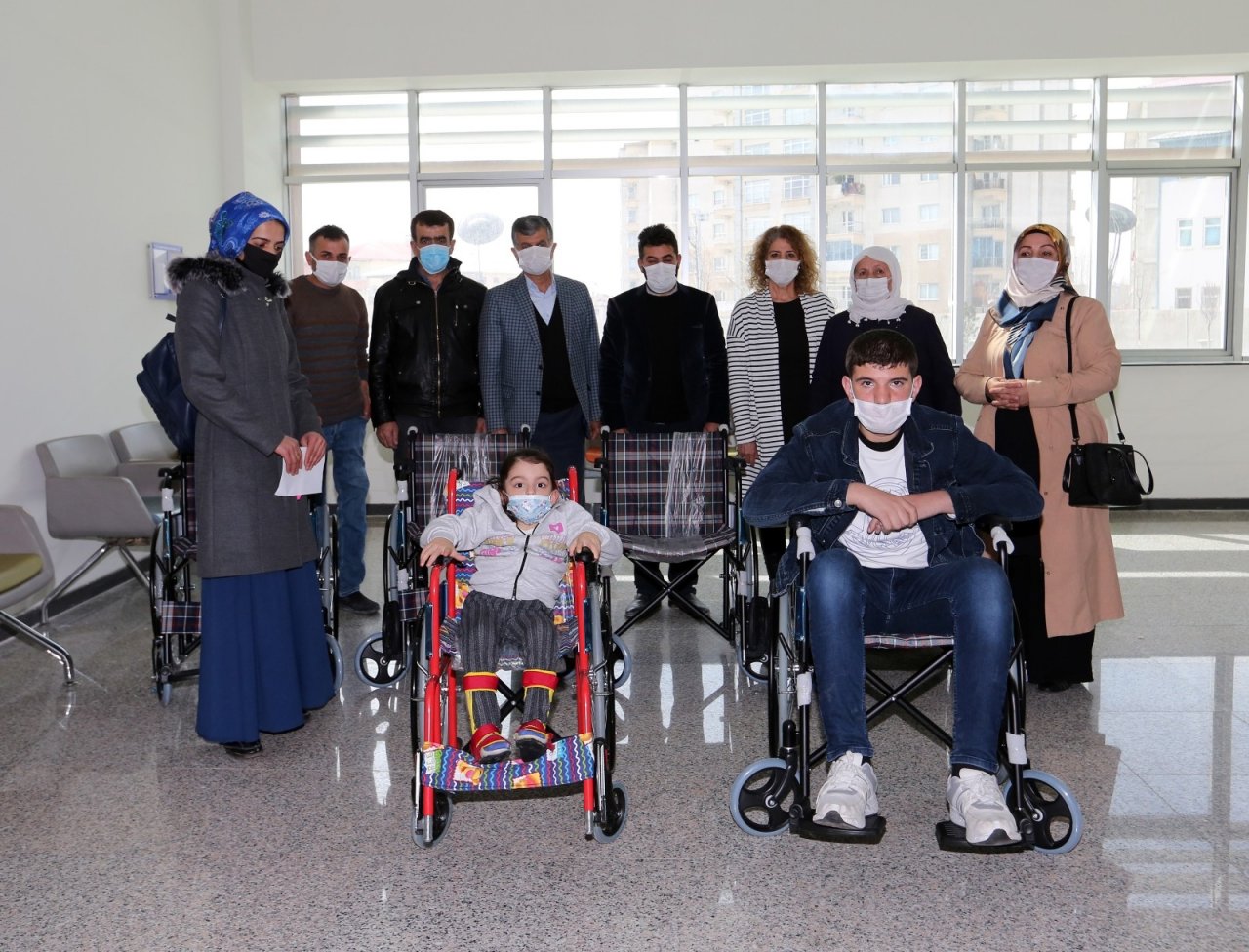 Van Büyükşehir Belediyesinden 7 Engelli Vatandaşa Tekerlekli Sandalye