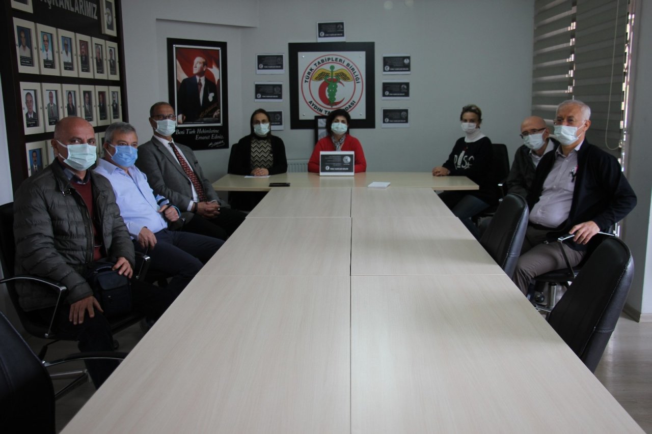 Aydın Tabip Odası Korona Virüs Dolayısıyla Hayatını Kaybeden Sağlıkçıları Andı