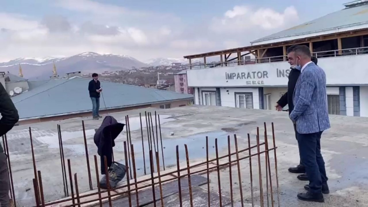 Belediye Başkanı İntihar Girişimini Engelledi