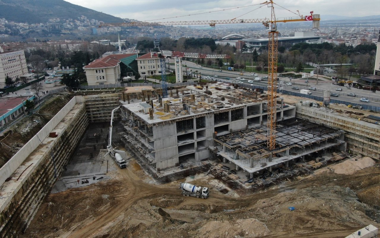 Osmangazi Meydanı Dualarla Yükseliyor