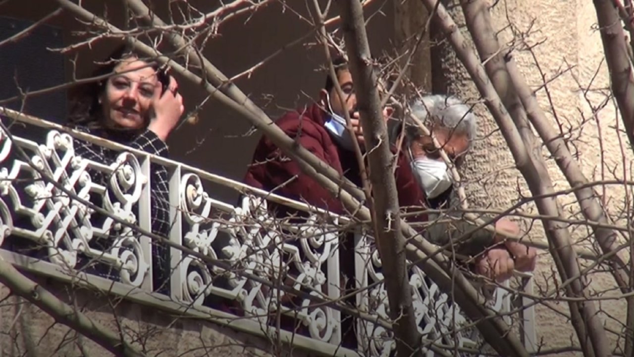 Hdp’li Kadının Vanlı Annelere Gülmesine Büyük Tepki