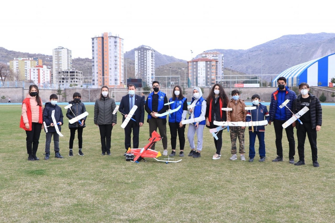 Model Uçak Çalışmalarına İ̇lgi Artıyor