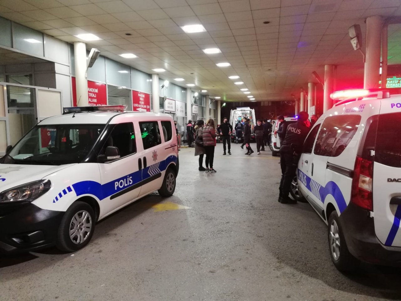 İ̇zmir’deki Cinayetin Şüphelisi: "öldürmek İstemedim, Bıçağın Üzerine Düştü"