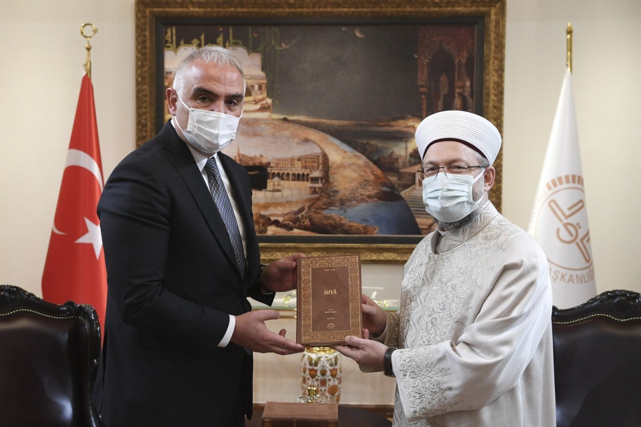Kültür Ve Turizm Bakanı Ersoy’dan Diyanet İ̇şleri Başkanı Erbaş’a Geçmiş Olsun Ziyareti