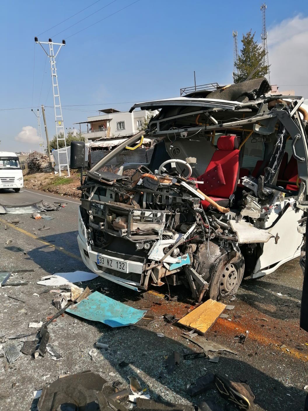 Otobüs İle Minibüs Çarpıştı: 4 Yaralı