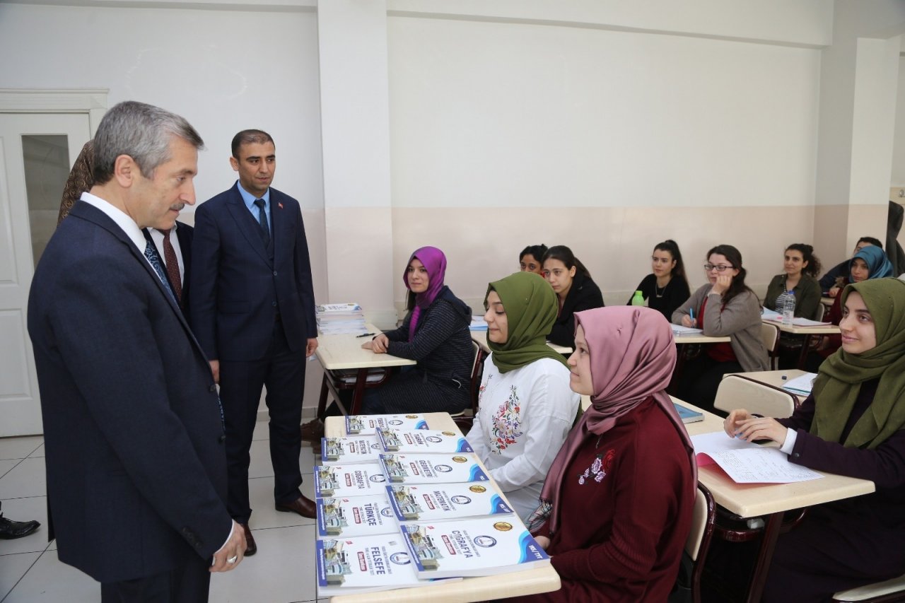 Şahinbey Belediyesi Milyonlarca Kitap Dağıttı