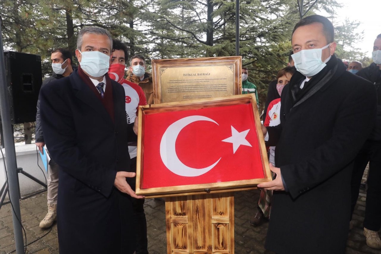 İ̇stiklal Bayrağı Zafer Yolculuğuna Devam Ediyor