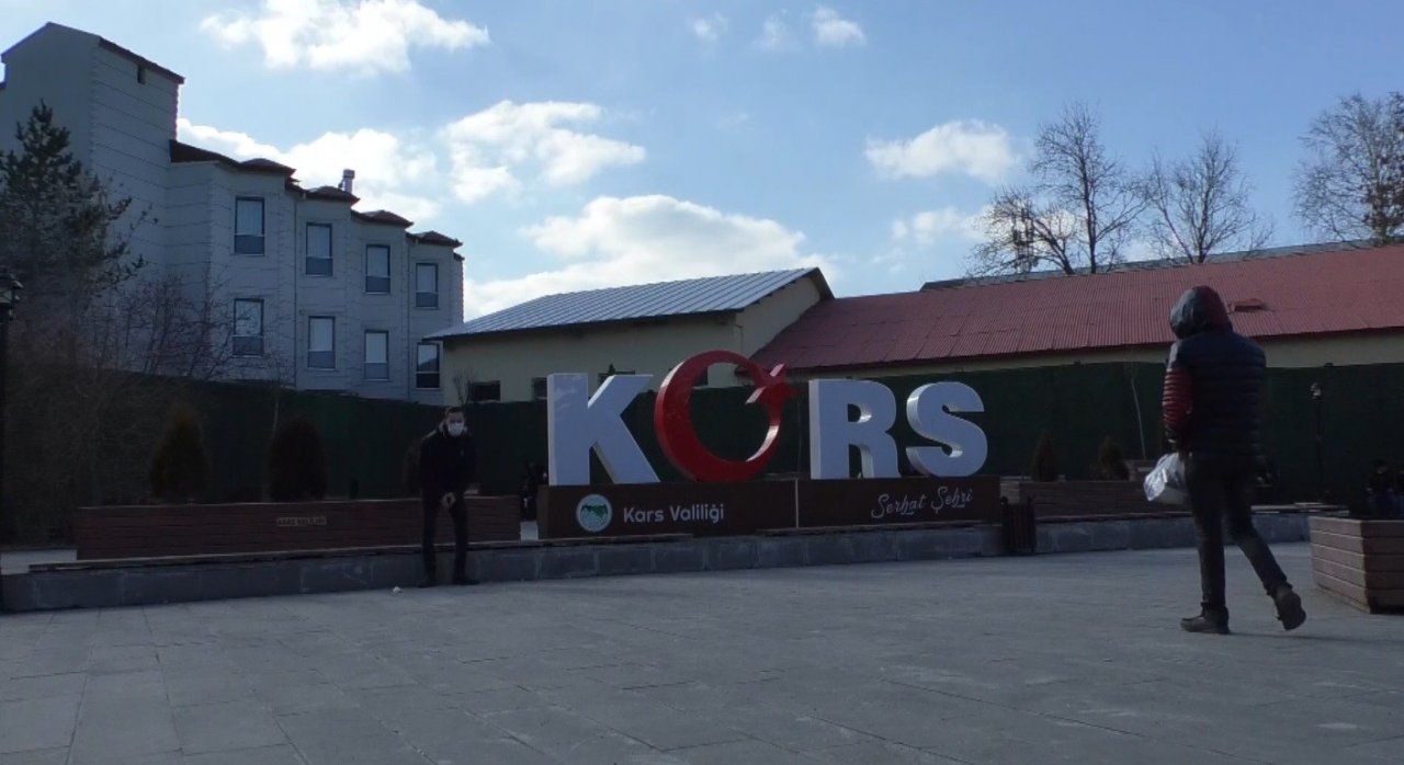Azerbaycan’a Kimlikle Seyahat Karslıları Sevindirdi