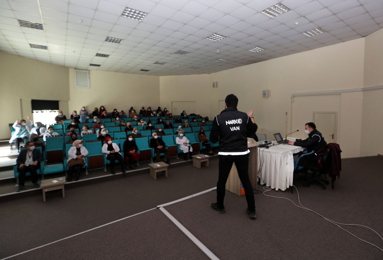 Van’da Kadınlara Uyuşturucu İle Mücadele Semineri