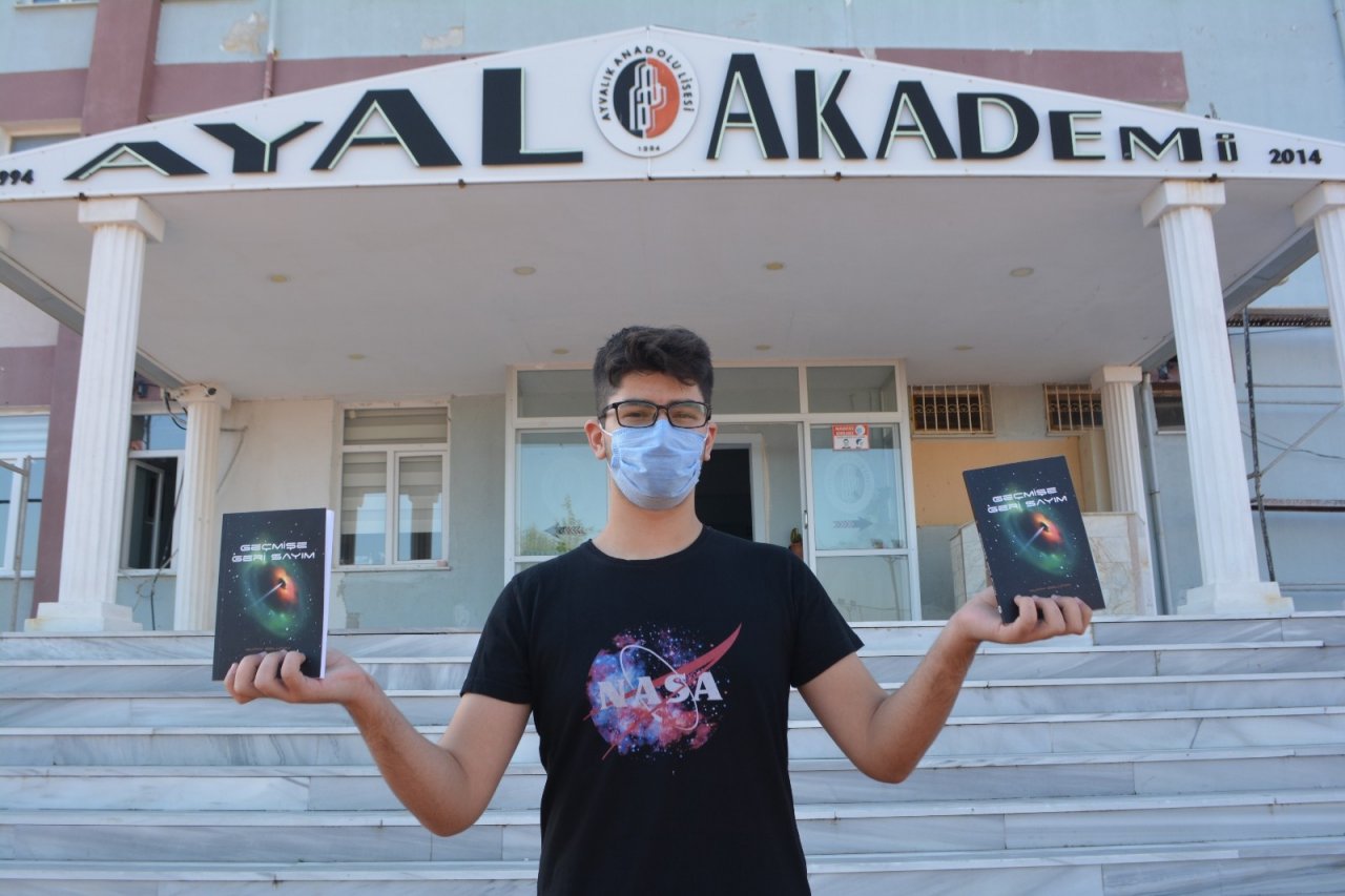 17 Yaşındaki Lise Öğrencisinden Bilim-kurgu Kitabı
