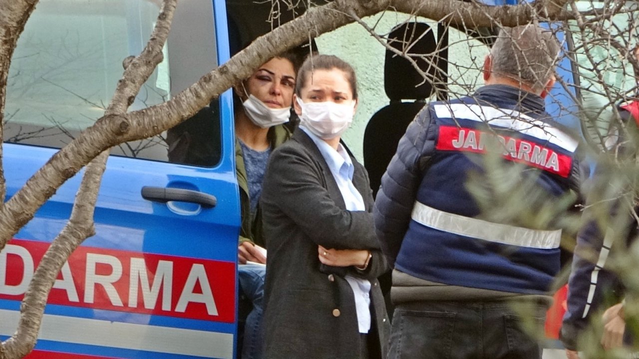 Melek İ̇pek’in Kızı C.i̇.: "annem Ve Babam Bizi İçeriye Gönderdi. Tüfekle İçeri Girdi Anneme Kelime-i Şehadet Getir Demeye Başladı"