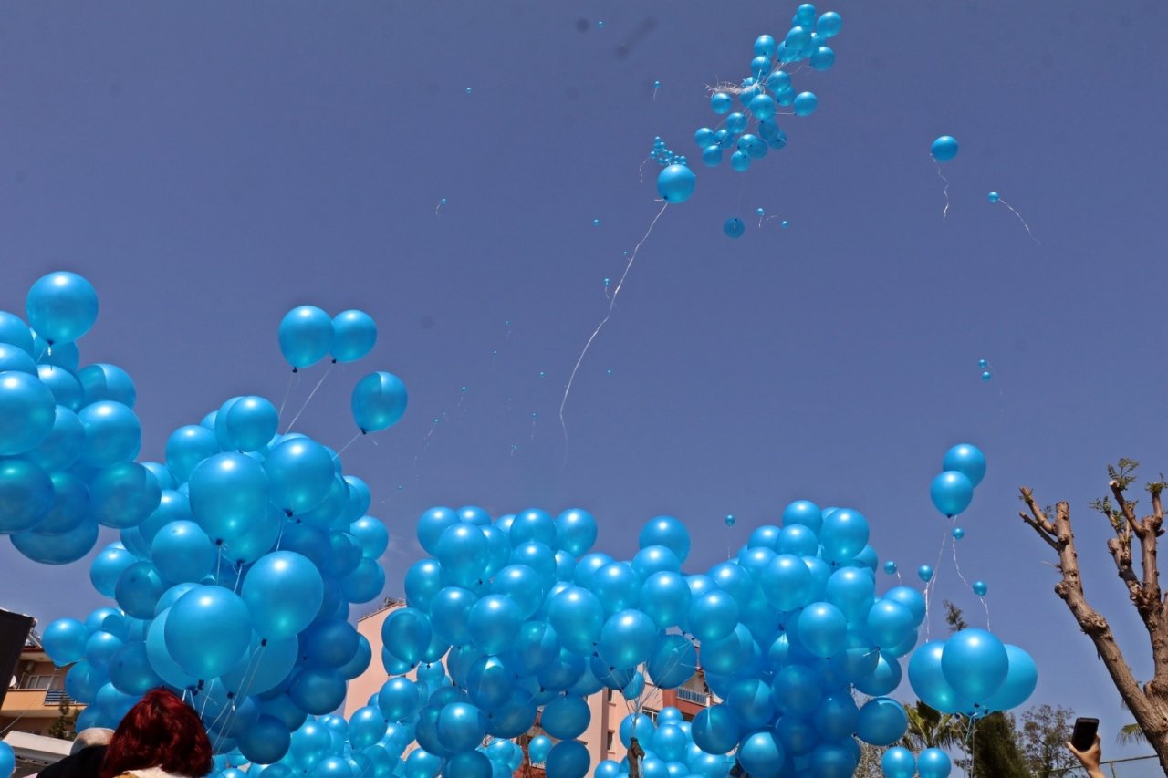 Antalya Semaları Binlerce Balonla Masmavi Oldu
