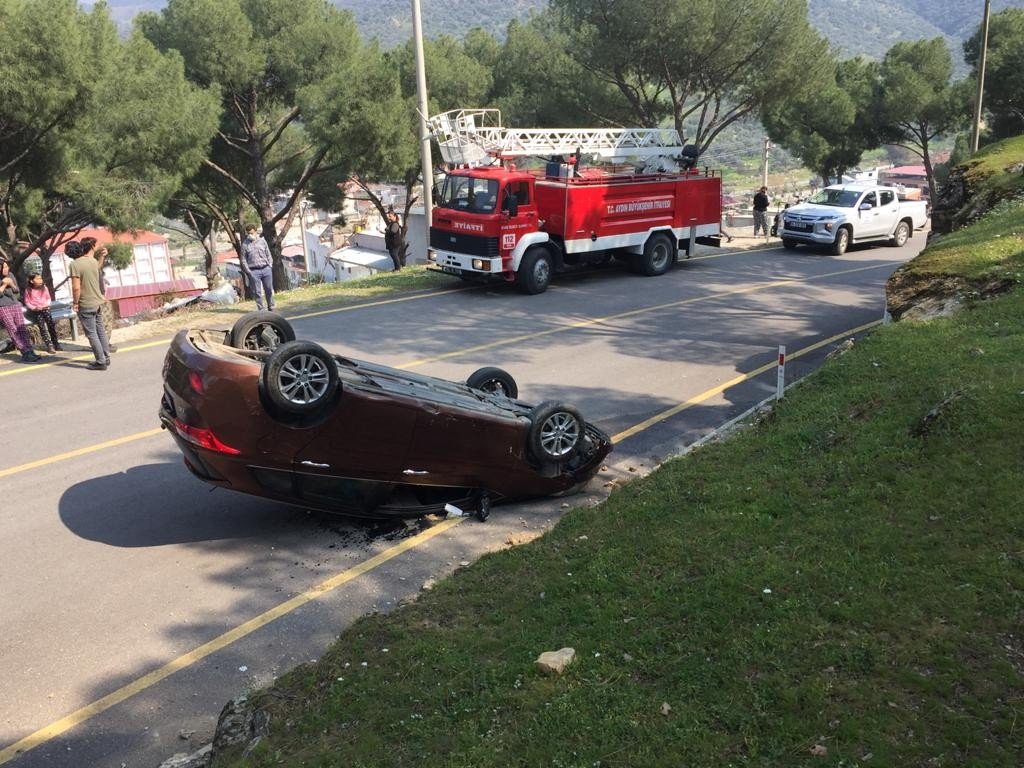 Devrilen Otomobildeki 4 Kişi Hafif Şekilde Yaralandı