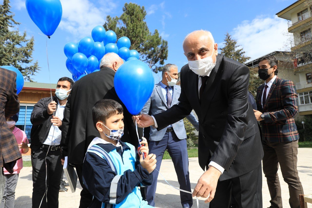 Battalgazi’de Mavi Balonlarla Otizm Farkındalığı