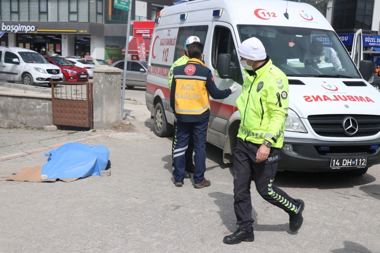 İ̇ş Makinasının Çarpıp Üzerinden Geçtiği Vatandaş Feci Şekilde Hayatını Kaybetti