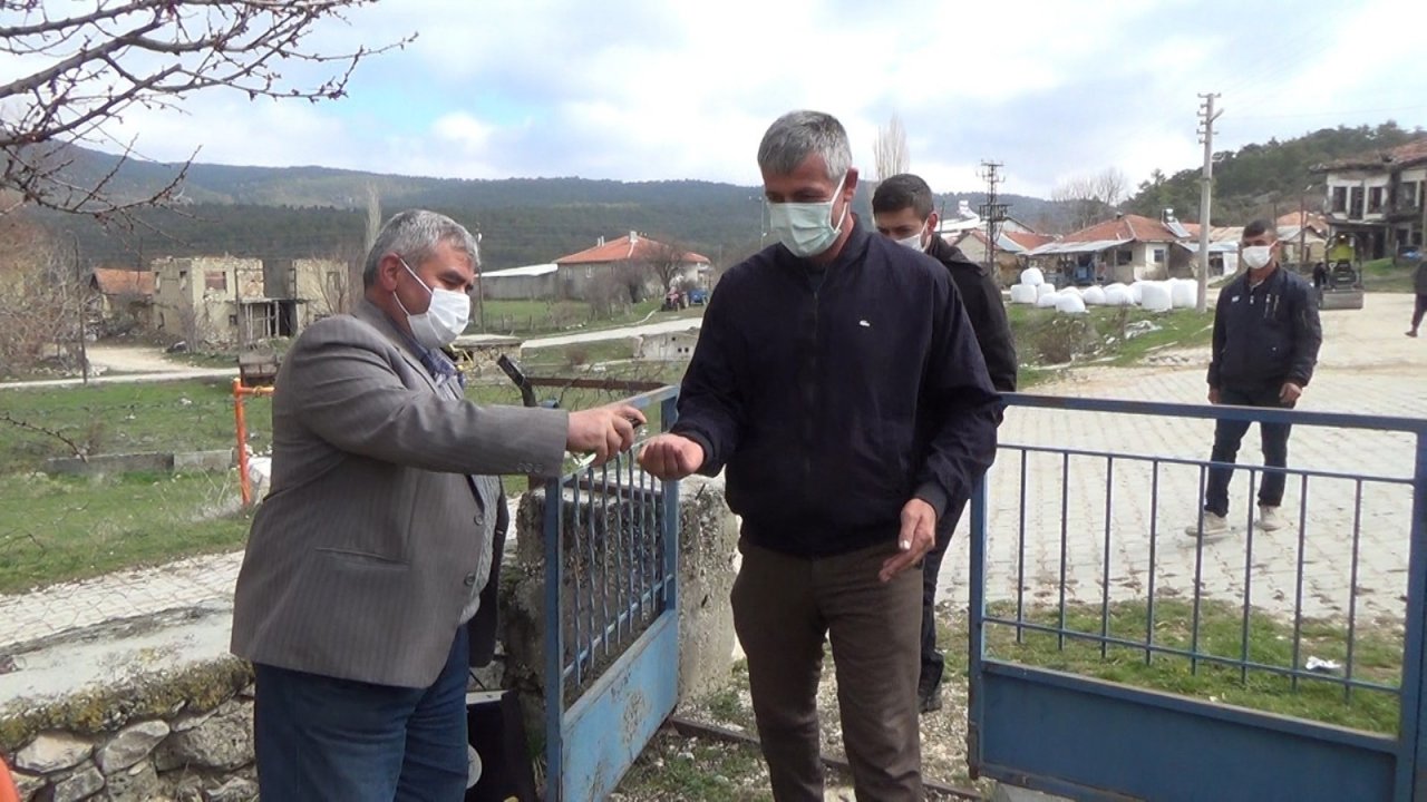 Turuncu Şehir Burdur’da Mavi Köyün Sırrı