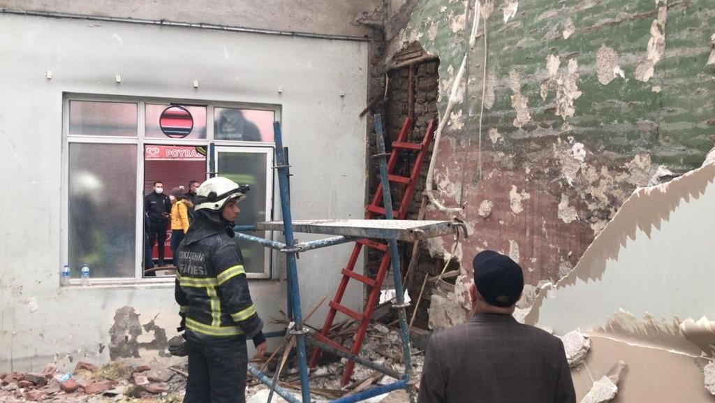132 Yıllık Camide Korkutan Yangın