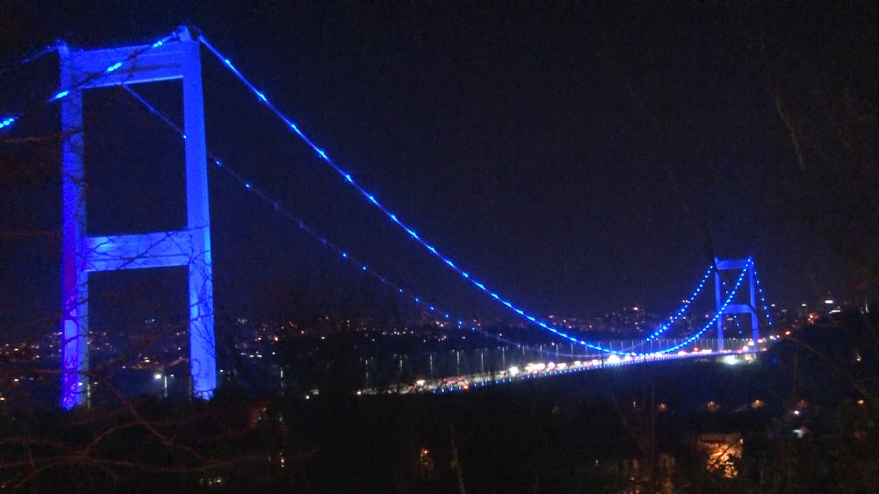 Fatih Sultan Mehmet Köprüsü "dünya Otizm Farkındalık" Gününde Maviye Büründü