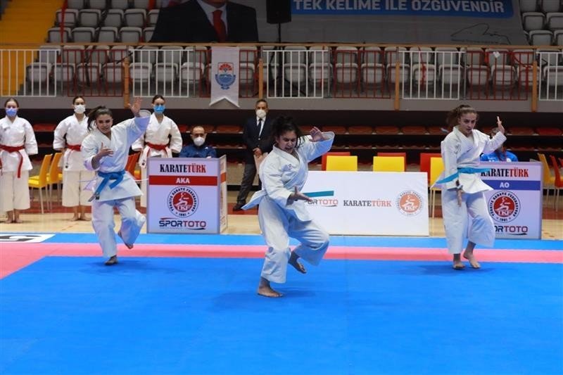 Gaziosmanpaşalı Karateciler, Türkiye Kulüpler Şampiyonası’ndan 4 Kupayla Döndü